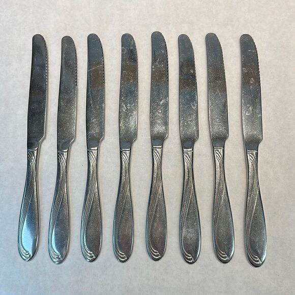 Oneida Stainless Dinner Knife Scroll Pattern Lot Set 8 Knives - Picture 1 of 3